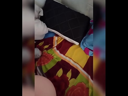 ❤️ Nire gelakidea etxean bakarrik geratzen da, bere senarra oporretara joaten delako eta nik izorratzeko eta ipurdia esnez betetzeko aprobetxatzen dut ❌ Porno gugan ☑