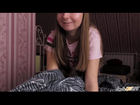 ❤️ Blondie-k bere BFF-ren sakon zurrupatzen du eta esperma jasotzen du ahoan ❌ Porno gugan ☑