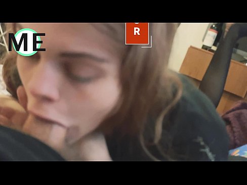 ❤️ Eztarria, galtza urratuak eta takoi urratuak elkartzeko atseginak dira ❌ Porno gugan ☑