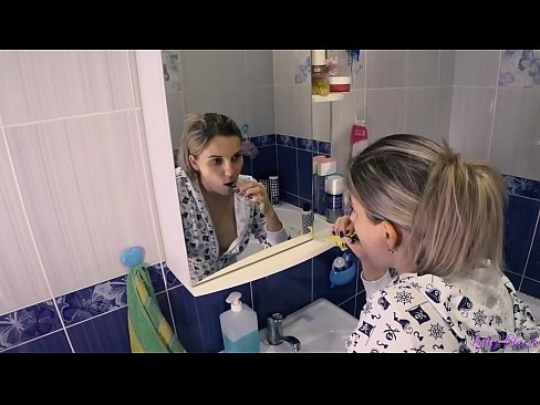 ❤️ Pijamaz jantzitako gazteekin ahozko esperma amaitzen da ipurdian - Letty Black ❌ Porno gugan ☑