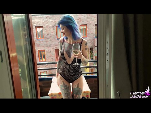 ❤️ Neska Ikaragarria trago batez zurrupatzen eta zeru zabalean sutsuki izorratzen ❌ Porno gugan ☑