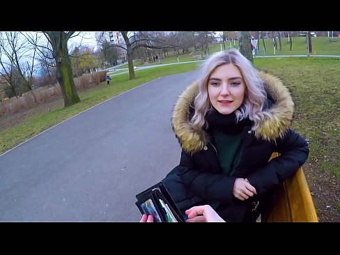 ❤️ Ezezagun baten esperma beroa irensten du diruaren truke - Eva Elfie-k parkean putz egin du ❌ Porno gugan ☑